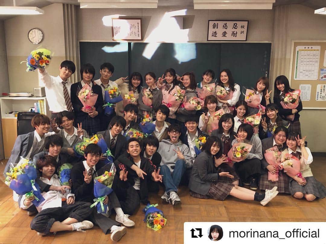 日本テレビ「3年A組-いまから皆さんは、人質です-」さんのインスタグラム写真 - (日本テレビ「3年A組-いまから皆さんは、人質です-」Instagram)「お疲れさん✊🌀🖐ありがと @morinana_official ・・・ 最終回、ご視聴ありがとうございました。たくさんの人に観ていただけたようで嬉しいです。  柊先生が伝えたかったこと、３年Ａ組チームが伝えたかったこと、 「誰か１人でいい、君１人でいい。」 届いてくれていましたら。 私達が今、このドラマに心と命を燃やした意味があります。 3年A組に関わる全てのみなさま本当にありがとうございました。  堀部瑠奈役 森七菜  #3A #もりなな #森七菜」3月11日 23時26分 - saikyo_ntv