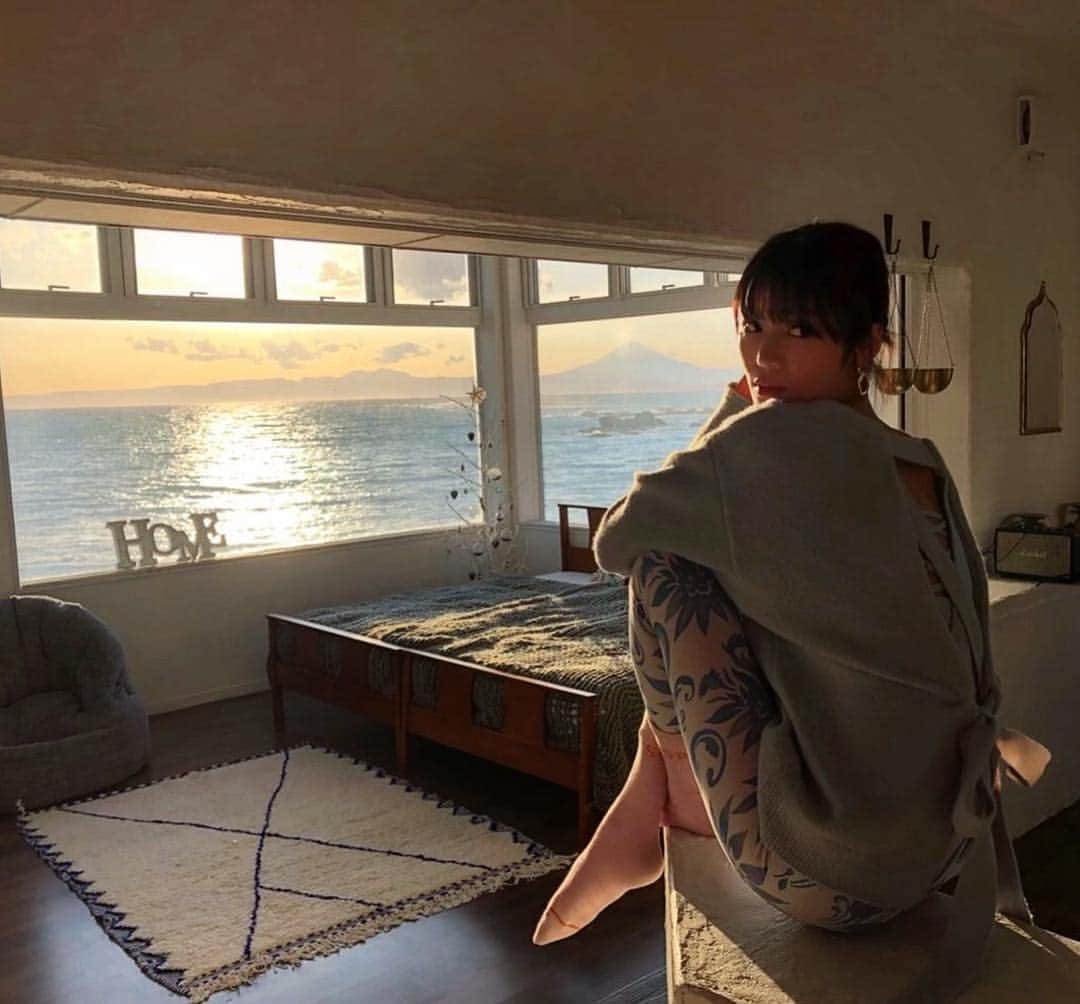 島袋聖南さんのインスタグラム写真 - (島袋聖南Instagram)「心地の良い達成感。 夕日がとってもとっても綺麗だった😌✨ @naturalbeautycamp」3月11日 23時23分 - seina4444