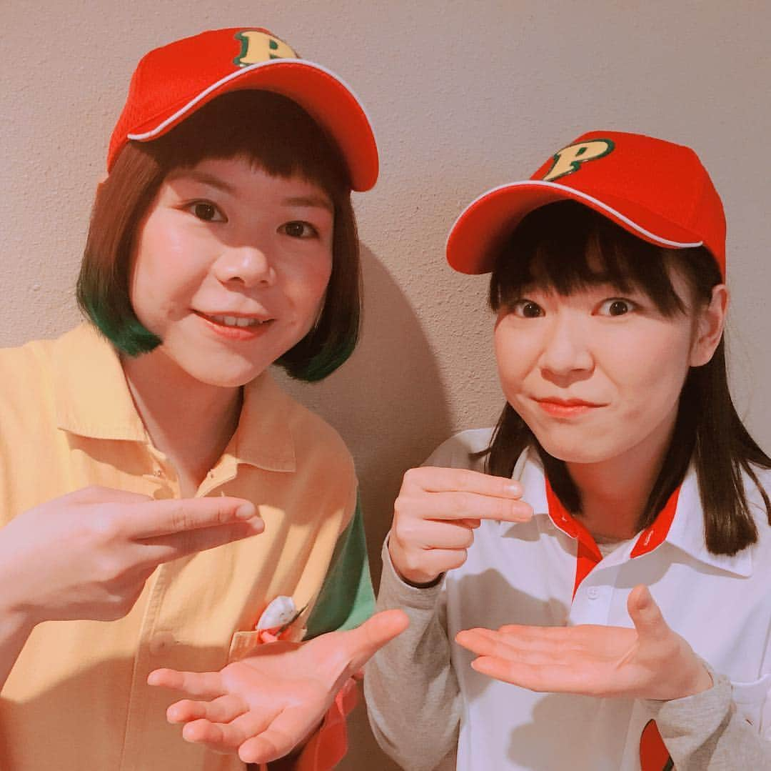 小島あやめさんのインスタグラム写真 - (小島あやめInstagram)「昨日はNHK2020応援ソング《パプリカ》ステージ in 渋谷ふる食フェスで パプリカ姉さんとしてMCでした！ たくさんの人が歌って踊ってくれて とても嬉しかったし、楽しかった！ ありがとうございました😊  そこで、DJみそしるMCごはんのおみそはんさんにお会いしました！ おみそはんさんと、あやめは 同一人物と思っている人が多いみたいなのですが 別人です！笑 でも、それがキッカケでお知り合いになれたので嬉しいです🥰 ラップ娘がDJみそしるMCごはんになったわけではありません！笑 周りにも伝えておいてください😂  #NHK #渋谷 #nhk2020応援ソング  #パプリカ #米津玄師 #パプリカ姉さん #ふる食 #DJみそしるMCごはん #おみそはん さん #同一人物 #説 #別人です」3月11日 23時50分 - ayame_kojima