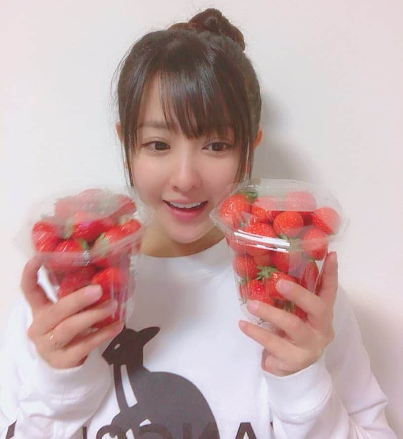 山本ひかるさんのインスタグラム写真 - (山本ひかるInstagram)「いちごの申し子 #🍓#いちご#strawberry#ハレノヒ」3月12日 10時20分 - hikaru0228yamamoto