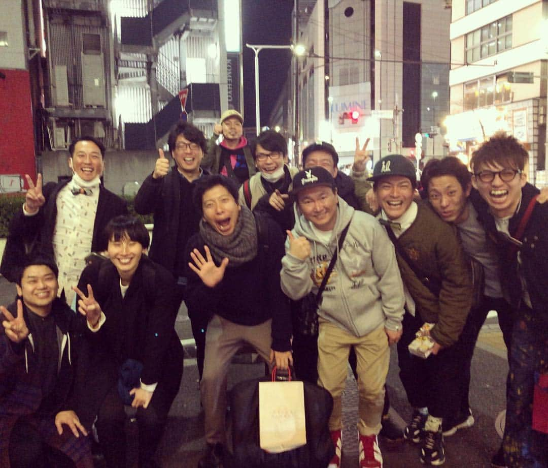 藤原時さんのインスタグラム写真 - (藤原時Instagram)「大阪26期・東京9期NSC同期交流会でございました。  付き合いは15年以上。 何度コイツ達に負けてきただろうか。 何度コイツ達に悩まされただろうか。 何故こうもオモロイ奴が多いのか、当時はよく腹が立ったものである。  コイツ達の「嫉妬」によって私がここまで生かされてるといっても過言ではない。 順調な時も苦しい時も見守ってくれてたのも、コイツ達である。  また皆で集まれる日を楽しみに仕事を頑張るのも悪くない。 そんな気分である。  #同期 #26期 #NSC #9期 #LUMINE #交流会 #アインシュタイン #河井 #囲碁将棋 #かまいたち #天竺鼠 #ハリセンボン #パンサー菅 #藤崎マーケット #2700八十島 #作家まっちゃん」3月12日 10時33分 - fujisakitoki