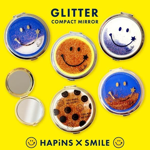 HAPiNSさんのインスタグラム写真 - (HAPiNSInstagram)「HAPiNS×SMILEコラボ商品✨ キラキララメが流れるコンパクトミラーがおすすめです♪ ミラーの片面は拡大鏡になっているので メイク直しに便利です♪😄 - ■スマイルラメ入りコンパクトミラー ¥1,200+税 - #HAPiNS #ハピンズ #ハピンズ公式 #ハピンズオリジナル #ギフト雑貨のハピンズ #PASSPORT #passport #パスポート #パスポート公式 #雑貨 #雑貨屋 #パスポートオリジナル #プチプラ #HAPiNS×SMILE #smile #スマイル #smiley #スマイリー #😀 #☺︎ #コンパクトミラー ※一部店舗にてお取扱いが無い場合がございます。御了承下さいませ。」3月12日 7時30分 - hapins_official