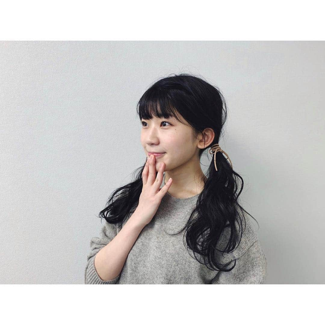 manaka（福本まなか）さんのインスタグラム写真 - (manaka（福本まなか）Instagram)「ㅤㅤ 髪がとても伸びた それが嬉しくて、今日のお仕事は珍しい髪型に。 写真は、撮りながらあさひに褒められて 我慢したけど 嬉しくて吹き出してしまう私（笑）」3月12日 18時48分 - knm.a0