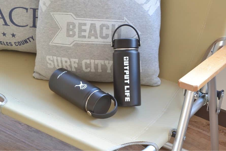 OUTPUT LIFE officialさんのインスタグラム写真 - (OUTPUT LIFE officialInstagram)「. 言わずと知れた大人気ボトル "Hydro  Flask"と OUTPUT LIFEがコラボ！ . 今週開催となります 「OUTDOOR WEEKEND」を皮切りに 今後行われる各イベント会場限定にて 販売を開始します！！ . webやショップでの販売を行わない イベントでのみ購入可能な数量限定品🤙 無くなり次第終了なので ご購入はお早めに〜🏃‍♂️ . 機能はもちろん従来品と同じく あたたかい飲み物は6時間 冷たいものはなんと24時間 と温度を保つことができます👀 . 商品情報は下記となります。 . 容量:16oz(473ml) 価格:4500円 . ぜひイベント会場でgetしてくださいね☺︎ . . #outputlife #hydroflask #アウトプットライフ #ハイドロフラスク #水筒 #保温も保冷も #中でも外でも #持ち手付きで便利 #飲み口もお好みで変えられます #16oz #使いやすいサイズ #イベントでぜひチェックしてね」3月12日 19時29分 - outputlife_official