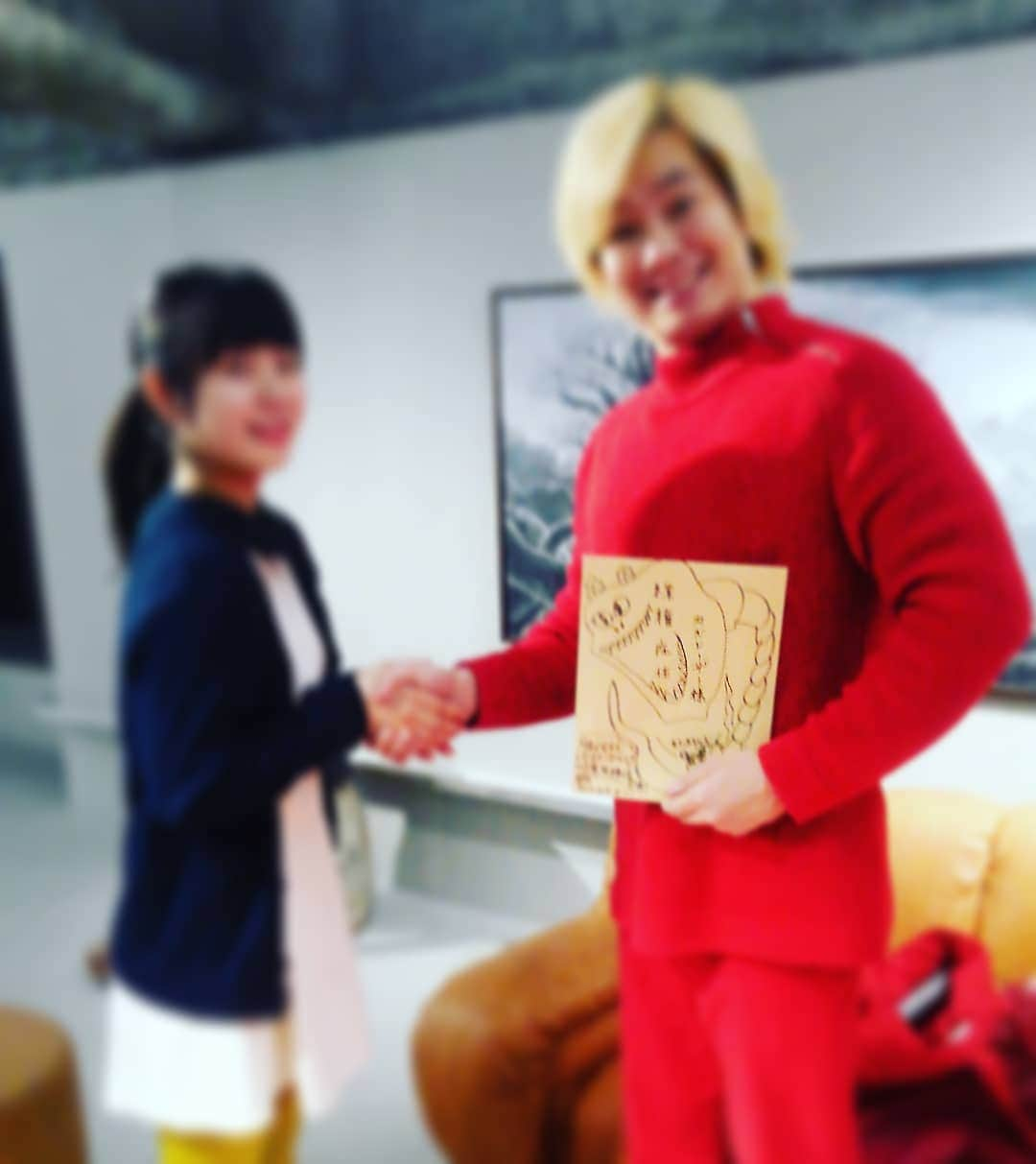 カズレーザーさんのインスタグラム写真 - (カズレーザーInstagram)「今日はお世話になってる代表取締役社長と同じ番組に出演します。  #有田哲平の夢なら醒めないで #TBS系 #23:56～ # #社長と株主 #プレジデントとストックホルダー #よく歌うお嬢ちゃんとよく喋るおじさん #友達と友達」3月12日 11時08分 - kazlaser