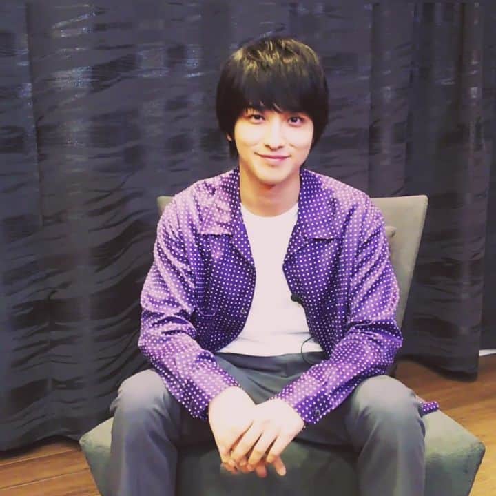 M-ON! MUSIC｜エムオンミュージックのインスタグラム：「﻿ ／﻿﻿﻿﻿ 【TALKin’ オフショットより】 #横浜流星(@ryuseiyokohama_official)からの﻿ #雨男雨女認定されてしまった人へ﻿ #ピンポイント応援メッセージ﻿ ＼﻿﻿﻿﻿ ﻿ ﻿﻿﻿物語もいよいよクライマックスに﻿ 近づいてきた、#はじこい も﻿ 気になるところですが﻿ ﻿ アーティストとしてもデビューを﻿ 果たしている横浜流星が﻿ ありのままを話す、﻿ #インタビュー動画﻿﻿ #TALKin #トーキン﻿ もぜひご覧あれ！﻿ ﻿ #エムオンミュージック にて﻿公開中﻿ https://www.m-on-music.jp/0000285352/﻿ ﻿﻿ ───────﻿﻿ ﻿﻿ ※2018年7月公開 Part.1 横浜流星とは？﻿ Part.2 「今日もいい天気 feat.Rover（ベリーグッドマン）」﻿ Part.3 表現者として」