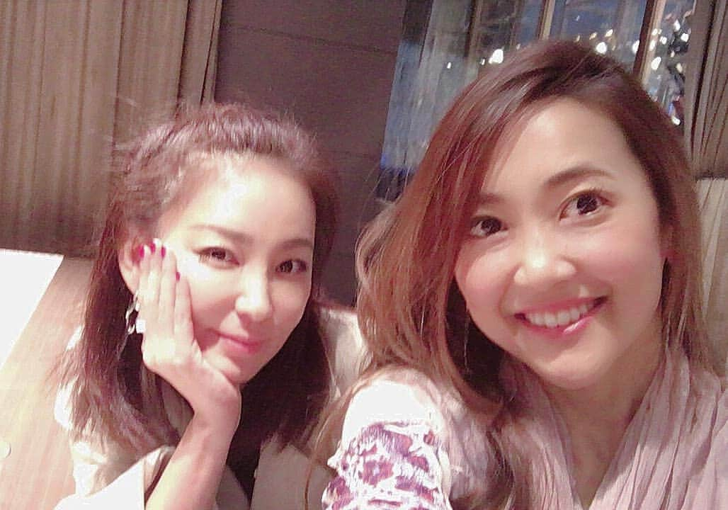 真山景子さんのインスタグラム写真 - (真山景子Instagram)「20年ぶりに#金子絵里 ちゃんと、ランチしたよ❤️ #JJ時代  #同級生  #久しぶりでも変わらない関係✨ 久しぶりに近況報告✨😚全然変わらない絵里、ほんとに可愛いお母さん❤️ #男の子ママ  そういえば10代のころはお互いの実家にお泊まりもしたし、色んな青春を共有してた絵里、昔話に花も咲いてあー、楽しかった✨😊✨ 詳しくはblogにて🎵」3月12日 15時47分 - keikomayamaya