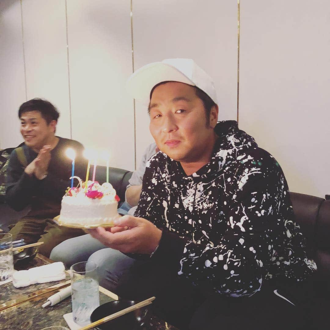 モモコさんのインスタグラム写真 - (モモコInstagram)「新地のおだまりで、どりあんずの平井くんの誕生日だったので、合流しましたー！ ポアールの誕生ケーキをなつみちゃんが、サプライズ！ ギンナナも守谷日和も！あと一人若手も夜中に呼んで大騒ぎ！ おめでとうー！ . #ハイヒールモモコ #👠 #👠🍑 #CHANEL #シャネラー #グルメ #新地おだまり #小川菜摘 #どりあんず平井 #ギンナナ#守谷日和 #お誕生日おめでとう＃ポアール」3月12日 18時04分 - highheel_momoko