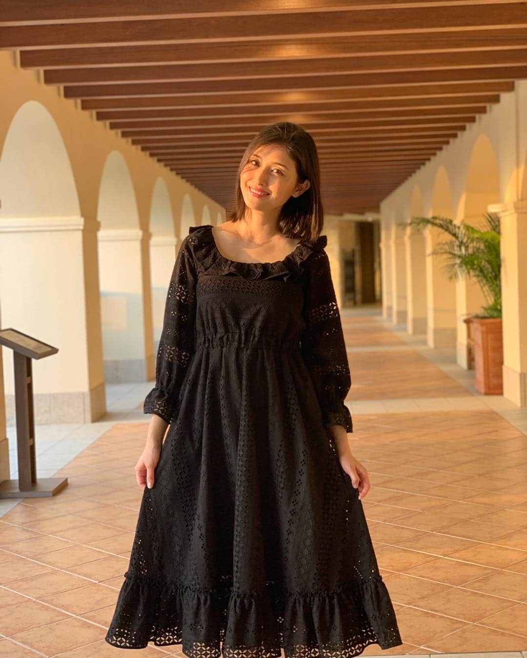 のインスタグラム：「#沖縄 来たよ😊明日は #橋本マナミのリーダーズゴルフ  の収録でゴルフします ゲストはなんと！ #桑田真澄 さんと #立浪和義  さんと #宮里聖志 プロ レジェンドばかりで緊張しますが楽しみます🥰 私服のワンピースはヨンアちゃんのブランド @coel_y」