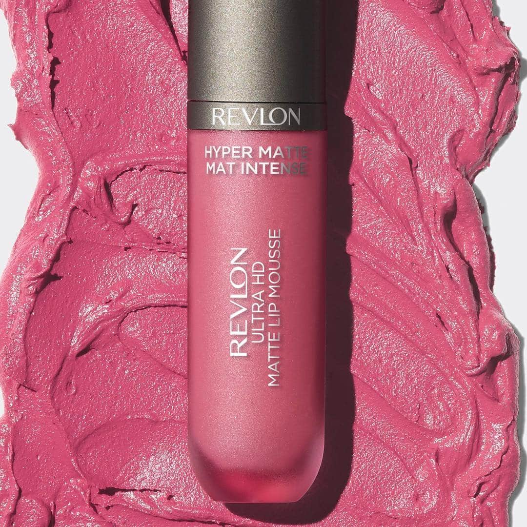 Revlonさんのインスタグラム写真 - (RevlonInstagram)「A lip mousse that delivers hyper matte color and creamy comfort up to 🎱 hours. We’ll take two, please.  What’s your #lip 👄today?」3月13日 4時31分 - revlon
