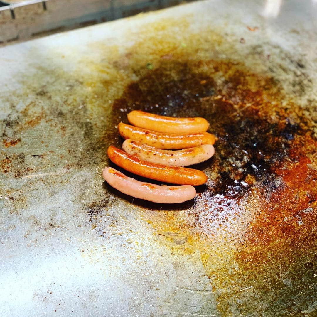 のインスタグラム：「夜ご飯はお好み焼き食べました🥺 お腹いっぱい美味しかったです 明日も頑張ります  #お好み焼き #お腹いっぱい  #安定の白黒 #淺間大基 #石川亮」