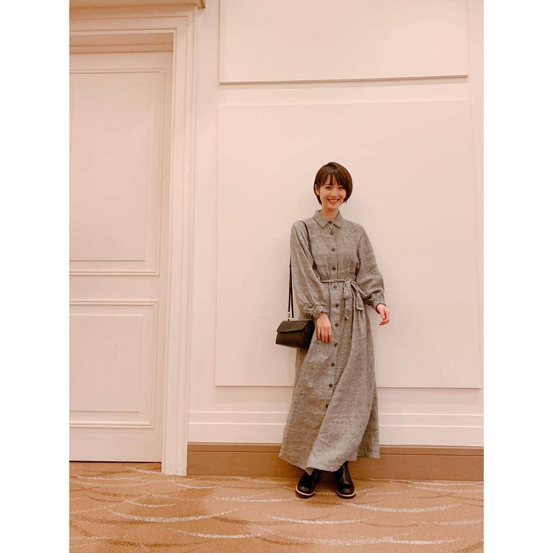 佐々木希さんのインスタグラム写真 - (佐々木希Instagram)「iNtimité新作の ワンピースと、コロンとしたbag♡ 生地たっぷりのワンピースだけど、シルクリネンだから、軽いんです💐  #のぞみの私服」3月12日 21時27分 - nozomisasaki_official