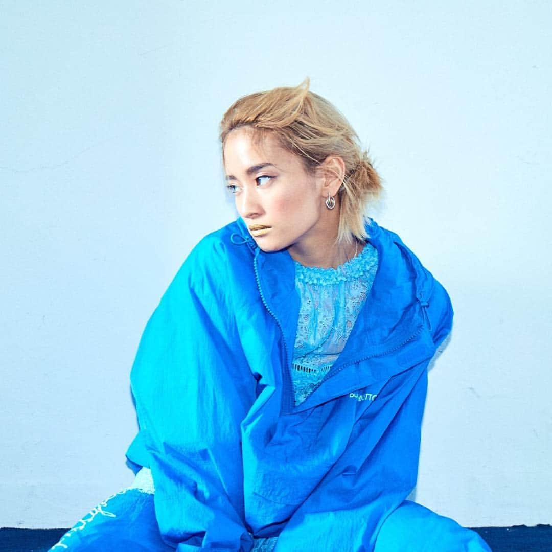 YURINOさんのインスタグラム写真 - (YURINOInstagram)「💙𝟑/𝟏𝟒発売💙 スダンナユズユリーマガジン 𝐒𝐘𝐘𝐌 あさってやん🤦🏼‍♀️💙 #SYYM #スダンナユズユリー」3月12日 21時28分 - yurino_happiness