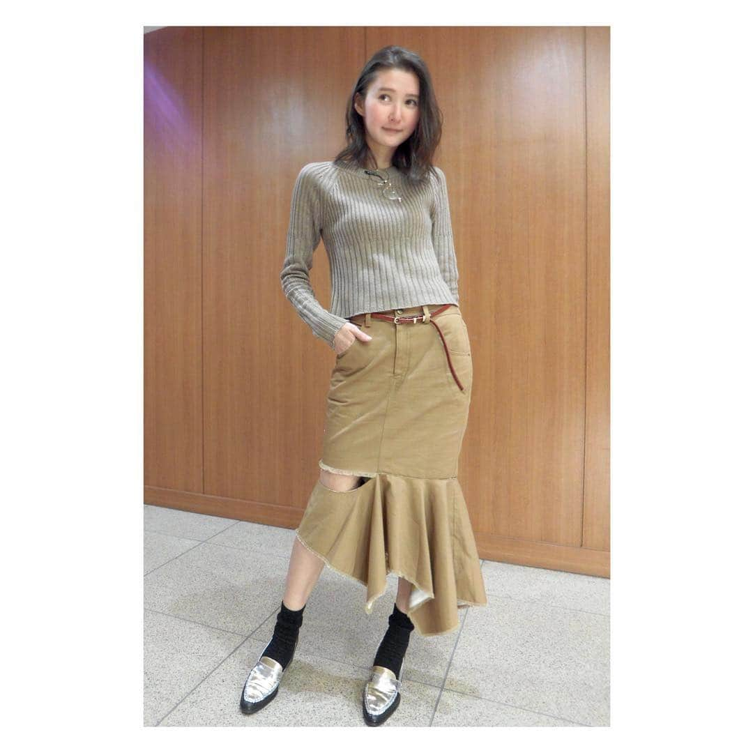 美優さんのインスタグラム写真 - (美優Instagram)「outfit... . アウター#amerivintage  スカート#amerivintage  ニット#todayful  靴#amerivintage」3月12日 21時35分 - miyu11_20