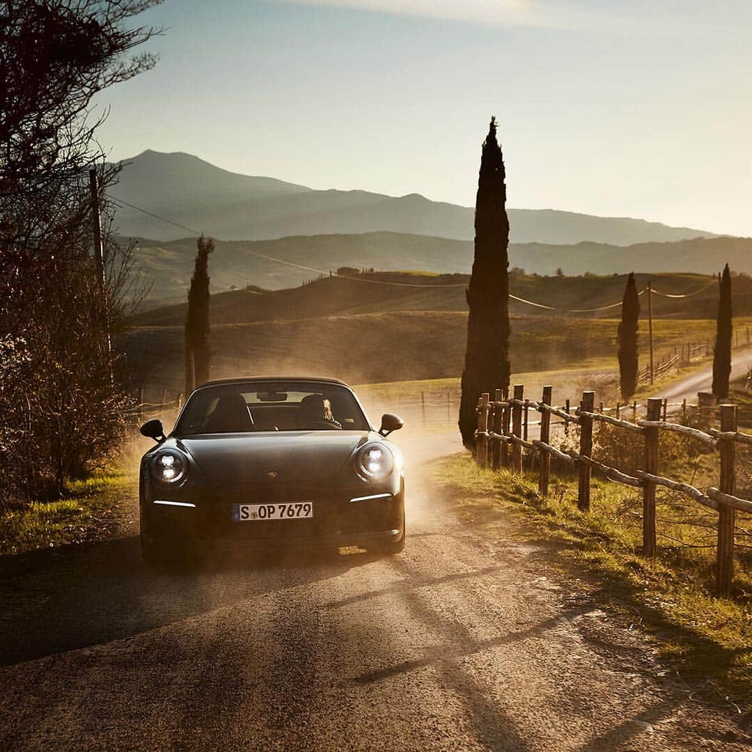 Porscheさんのインスタグラム写真 - (PorscheInstagram)「Discover Tuscany's twisting turns. Porsche Travel Experience Tuscany lets you explore one week of driving pleasure and culinary indulgence in one of Italy’s most beautiful regions. #Porsche #PorscheTravelExperience #Italy #Tuscany  __ Combined fuel consumption in accordance with EU 6: 911 Targa 4 GTS: 9,1 l/100 km CO2 emissions: 207 g/km; 911 Carrera Cabriolet: 9,2 l/100 km, CO2 emissions: 210 g/km」3月12日 21時48分 - porsche