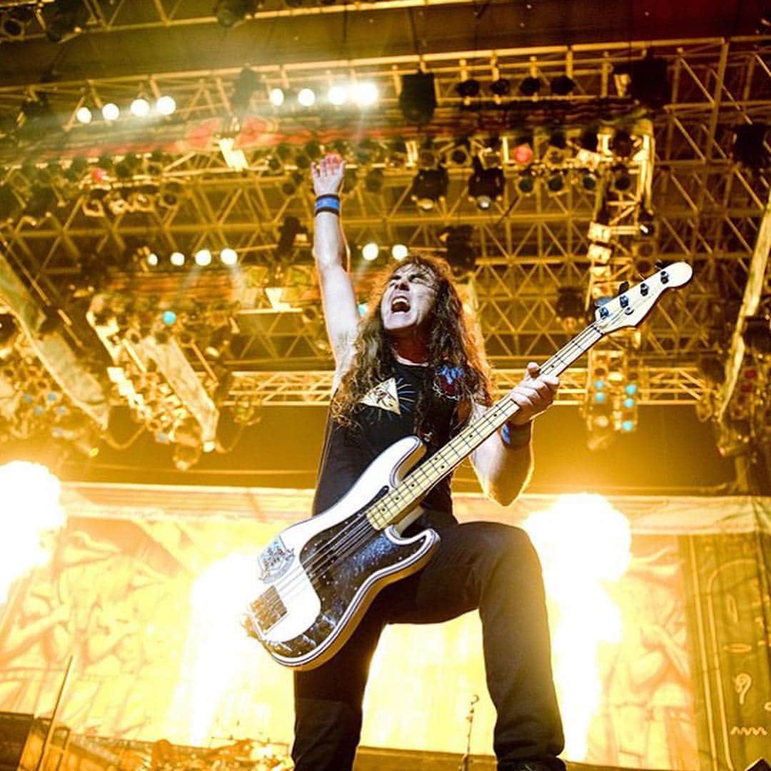エイドリアン・スミスのインスタグラム：「happy birthday to the beast! #steveharris #ironmaiden #adriansmith  @anais.fuentxs」