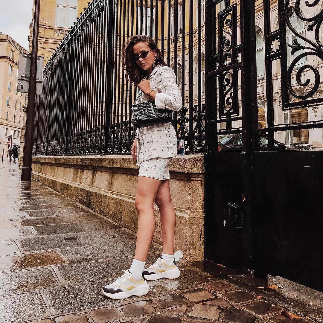 ALDO shoesさんのインスタグラム写真 - (ALDO shoesInstagram)「Achieve French-girl chic with a power suit & dad sneakers.  Shop @styled_by_seven’s kicks Merurka in bio. #AldoCrew #AldoFrance」3月12日 23時48分 - aldo_shoes