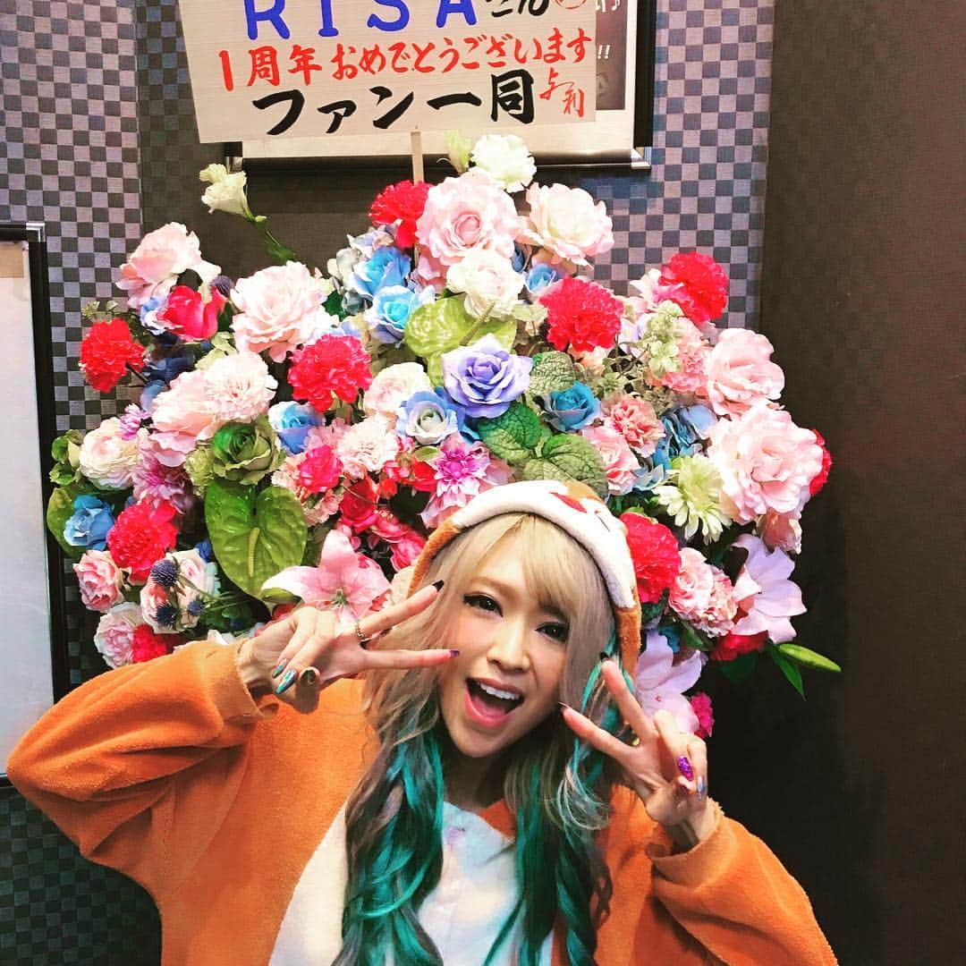 RISAのインスタグラム：「新宿ニューアート3中‼️ ロック座デビューから1年です😭 本当に、ありがとうございます‼️ #ロック座 #新宿ニューアート #sna #１周年 #感謝しかない #私は恵まれている #周年 #新作出します #宜しくお願いします #黒ギャル #av女優 #躍り子」