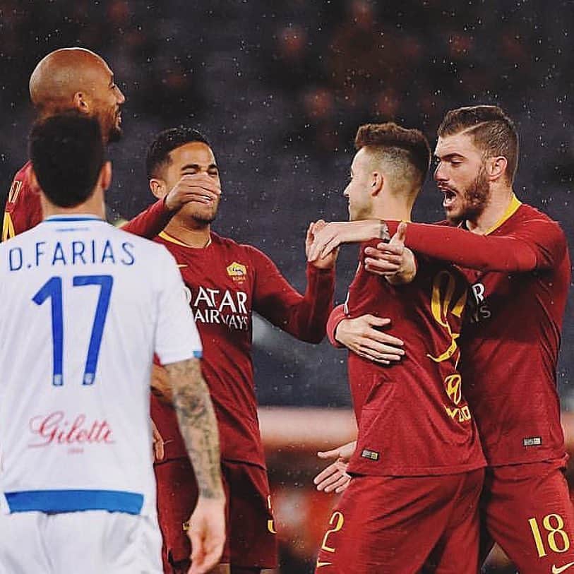 ダビデ・サントンのインスタグラム：「📍+3 👊🏼 #forzaroma」