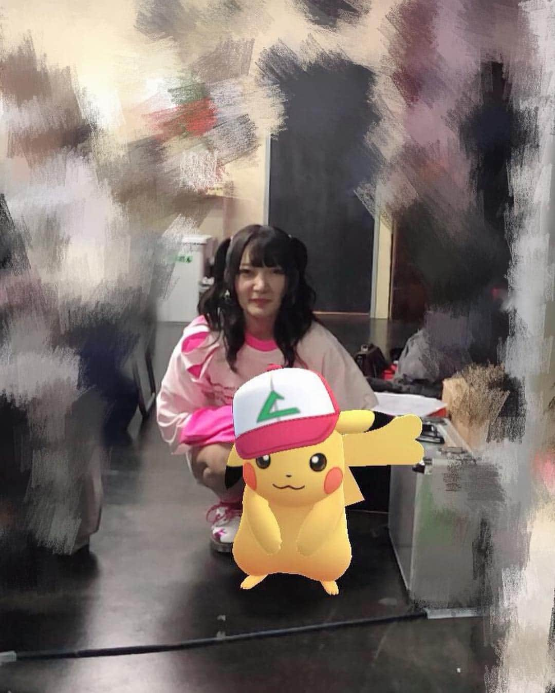 西本りみさんのインスタグラム写真 - (西本りみInstagram)「ポケモンGOやってるスタッフさんが撮ってくださった。 ピカチュウ可愛いよピカチュウピカチュウ。 昔ピカチュウげんきでチュウやってたなー。 これ触れるんじゃねって思って必死に手の位置調節してたらピカチュウさんに怒られましたの図。  #ちなみにポケモンGOはダウンロードした後 #外に出ないといけないことを知り #そっとスマホを閉じました」3月13日 0時51分 - nishimotonfa