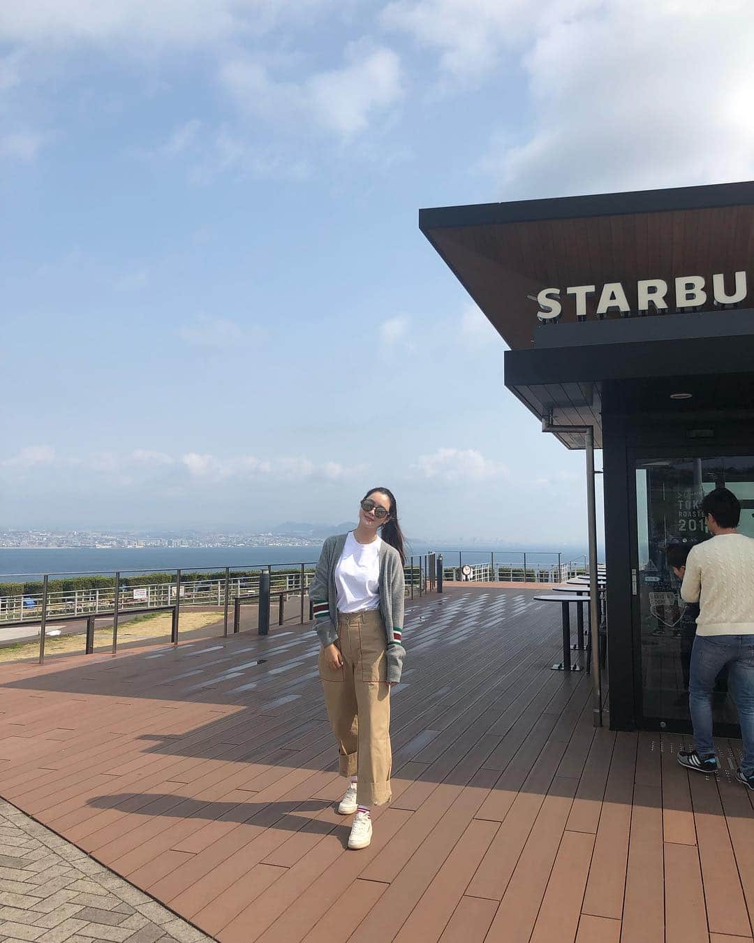 イ・ダヘのインスタグラム：「#아와지섬#아카시대교#예쁜휴게소#날씨좋다❤️」