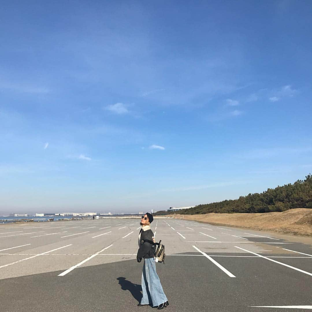 Rihwaさんのインスタグラム写真 - (RihwaInstagram)「Sky is blue. And so your spring is! 💙🌸 The good old days is written Blue-Spring in Japanese.💙 . . 今日の朝は空が青かったね！💙キミの春も青いよね！💙🌸 #Rihwa #blue #sky #bluesky #青春 #bluespring #空 #青空 #写真 #楽しい #抜け感 #広いところ  #ラブ #love」3月13日 11時56分 - rihwa_official