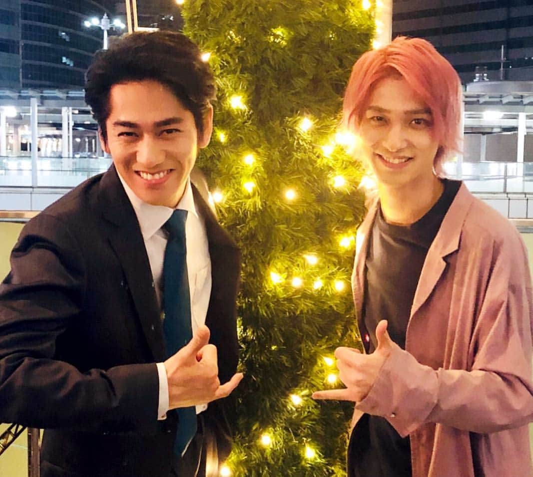 TBS「初めて恋をした日に読む話」のインスタグラム：「‪皆さん😊こんにちは🐕‬ #はじこい です‪❣️❣️‬ ❣️❣️ 第9話‪ご視聴ありがとうございました🤗‬ #雅志さん👔 #ユリユリ🌷 から仲良しオフショット頂きました🤗💝‬ ‪最終話の放送は3月19日（火）よる10時からです💓📺お楽しみに💕🌈💕‬ #tbs #深田恭子 #永山絢斗 #横浜流星 #中村倫也 #キラキラな2人✨ #仲良しオフショット頂きました💝」