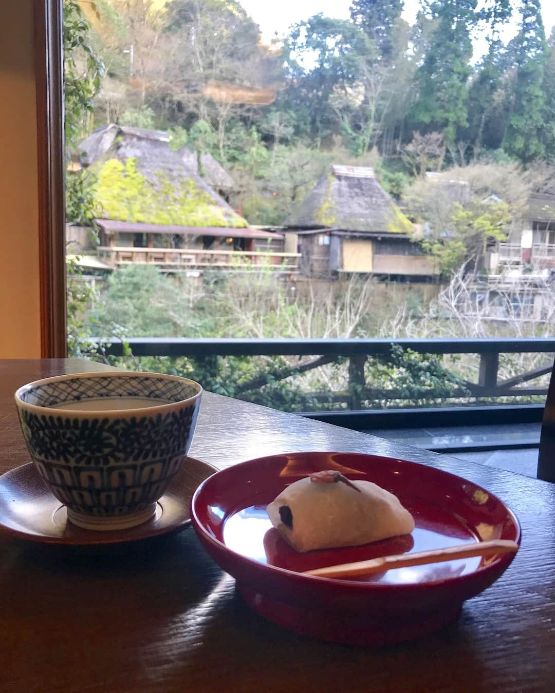 箕輪玖美さんのインスタグラム写真 - (箕輪玖美Instagram)「今回の鹿児島旅行メインの妙見温泉 石原荘 噂に違わぬ名旅館でした✨✨✨ お部屋も温泉もお料理も素晴らしく、もう一泊したくなったお宿❤️ 最後の写真は鹿児島駅前で頂いた鹿児島名物『シロクマ』🍧 甘さはサッパリ、ミルキーで美味しかったな〜😊 #妙見温泉石原荘  #鹿児島県 #国内旅行 #旅行大好き #タビジョ #旅行好きな人と繋がりたい  #温泉好きな人と繋がりたい  #温泉 #ラグジュアリー #日本料理 #癒し #マイナスイオンたっぷり  #kagoshima #travel  #laxuaryhotel  #onsen #アラフィフモデル #箕輪玖美 #美魔女」3月13日 12時53分 - kumi.111