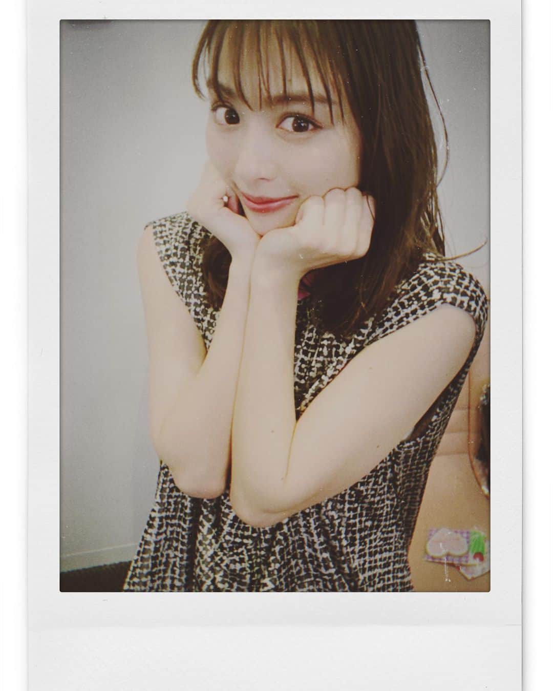 高橋有紀さんのインスタグラム写真 - (高橋有紀Instagram)「理央ちゃん収録でした☺︎今日も可愛かったお肌ツヤツヤ♡ 4月4日スタートの理央ちゃん主演のドラマが楽しみすぎるっ🥰 #hairmake  #osakana_yuki  #内田理央」3月13日 22時51分 - osakana_yuki