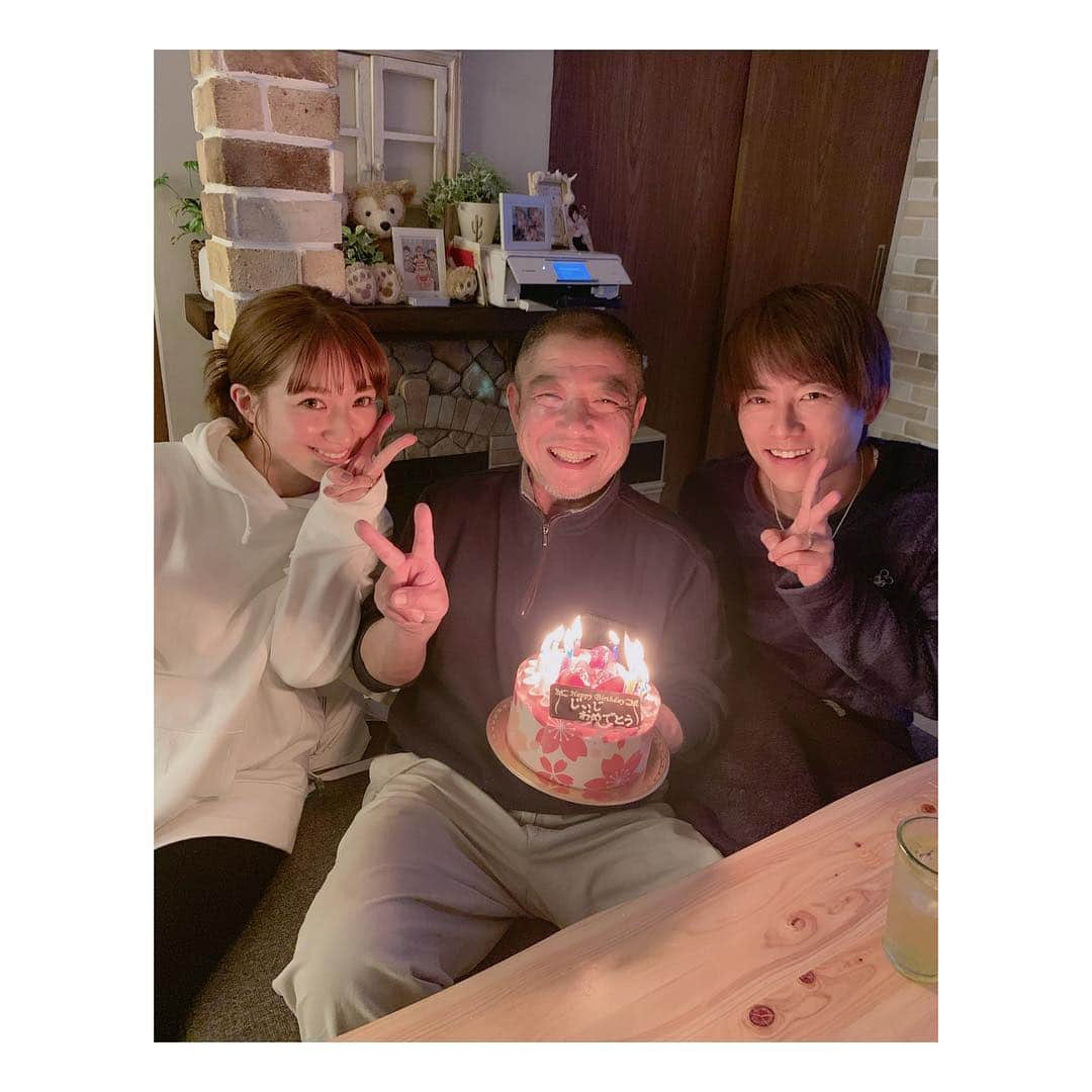 辻希美さんのインスタグラム写真 - (辻希美Instagram)「今日はジジのお誕生日❤️ みんなでお祝いしました (灬˘╰╯˘灬)♥｡･ﾟ ✨✨ ジジhappy birthday💕💕✨✨ #ジジ #のんパパ #お誕生日 #happybirthday #お酒大好きなジジ #身体にだけは気をつけてね #お酒はほどほどにね #これからも元気でいてね #大好きだよ #おめでとう #❤️」3月13日 23時16分 - tsujinozomi_official