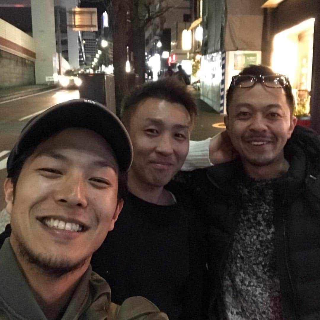 半田悠人さんのインスタグラム写真 - (半田悠人Instagram)「久しぶりの飲み会。お世話になっている方々。また新たな建築始めます！ #半田の日常#bookteabed」3月13日 23時39分 - yutohanda