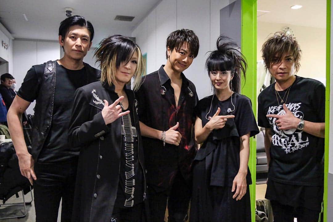 宮上元克のインスタグラム：「Thanx!!! INORAN 4REAL TOURも来週いよいよ後半戦！ 大阪は伝説になる予感が😎 #aos #aceofspades  #4real #tour #4本目 #zeppdivercity #inoran #lunasea」
