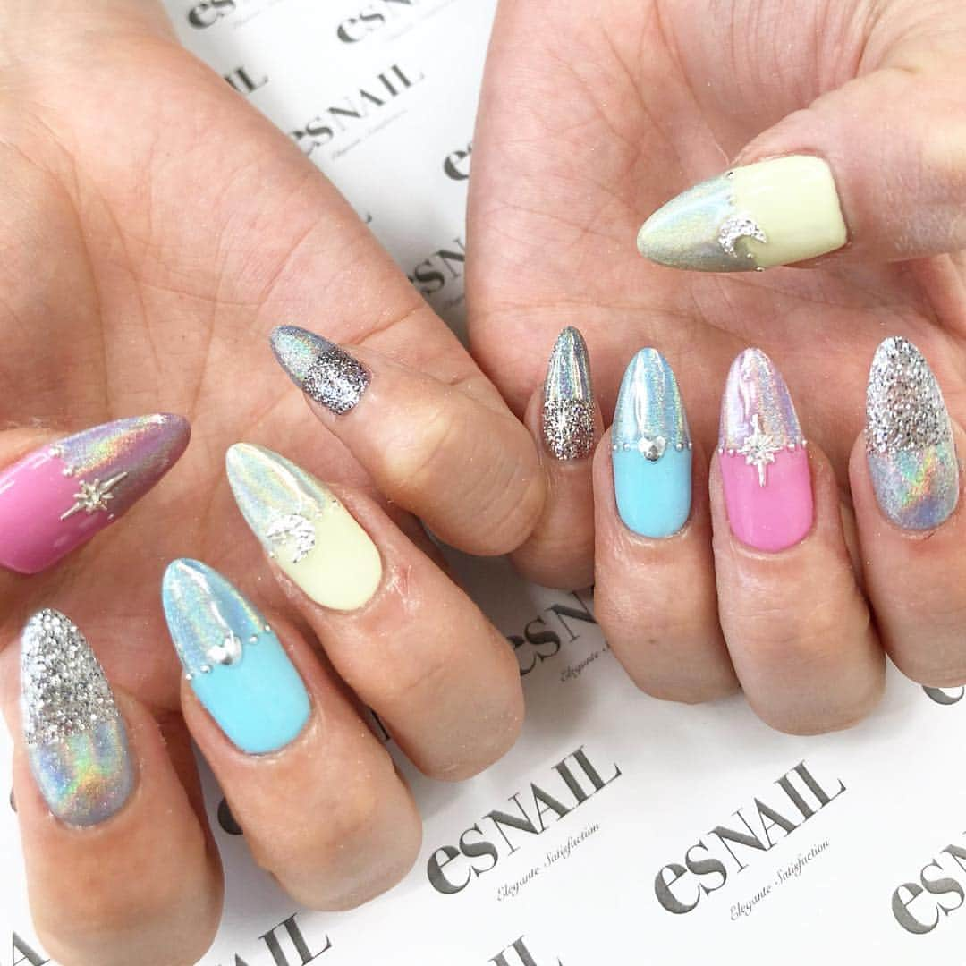 esNAILさんのインスタグラム写真 - (esNAILInstagram)「. #nail#nails#nailart#naildesign#esnail#esnail_shibuya#gelnail#ネイル#エスネイル#ジェルネイル#esネイル#ネイルデザイン#美甲#newnail @esnail_la」3月13日 15時35分 - esnail_japan