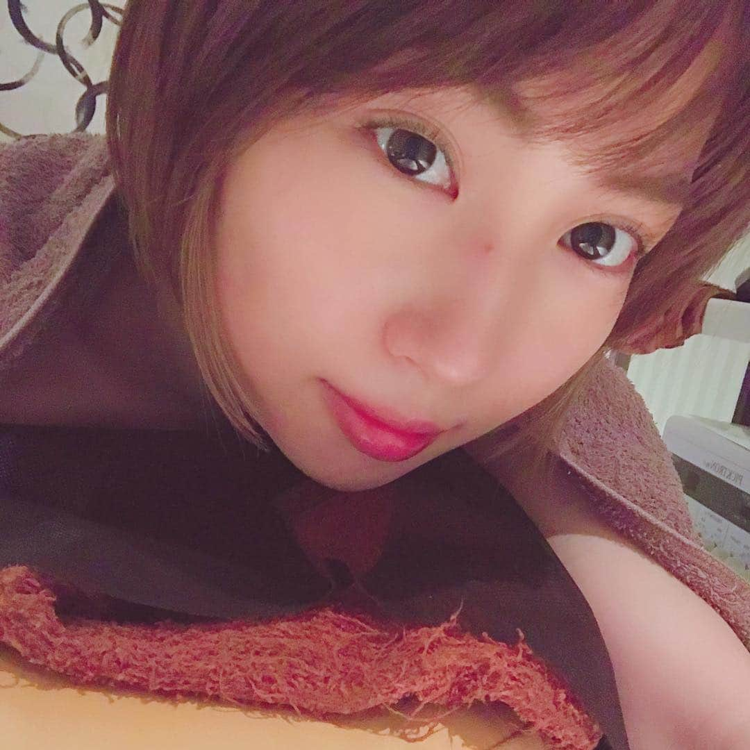 増田有華さんのインスタグラム写真 - (増田有華Instagram)「＊ 先日美容鍼と痩身エステへ🌸 顔がきゅーって上がってすっきり！ 痩身エステからそのまま鍼をやっていただけたので、一日でお得に楽ちんでした🥰 エステゴリゴリいってたな… 気持ちよかった👍 ＊ 気になる方は @sugizakikenya に増田のインスタ見たってDMしてねー！ @b_carat.bykoritorinic  #きゅきゅっと美容鍼  #きゅきゅっと美顔鍼  #BCARATbykoritorinic #BCARAT  #Beauty #Body #Balance #杉崎先生  #cosmeticacupuncture #acupuncture  #笹塚 #笹塚美容鍼 #美容鍼 #美顔鍼」3月13日 15時54分 - masuyuka_official