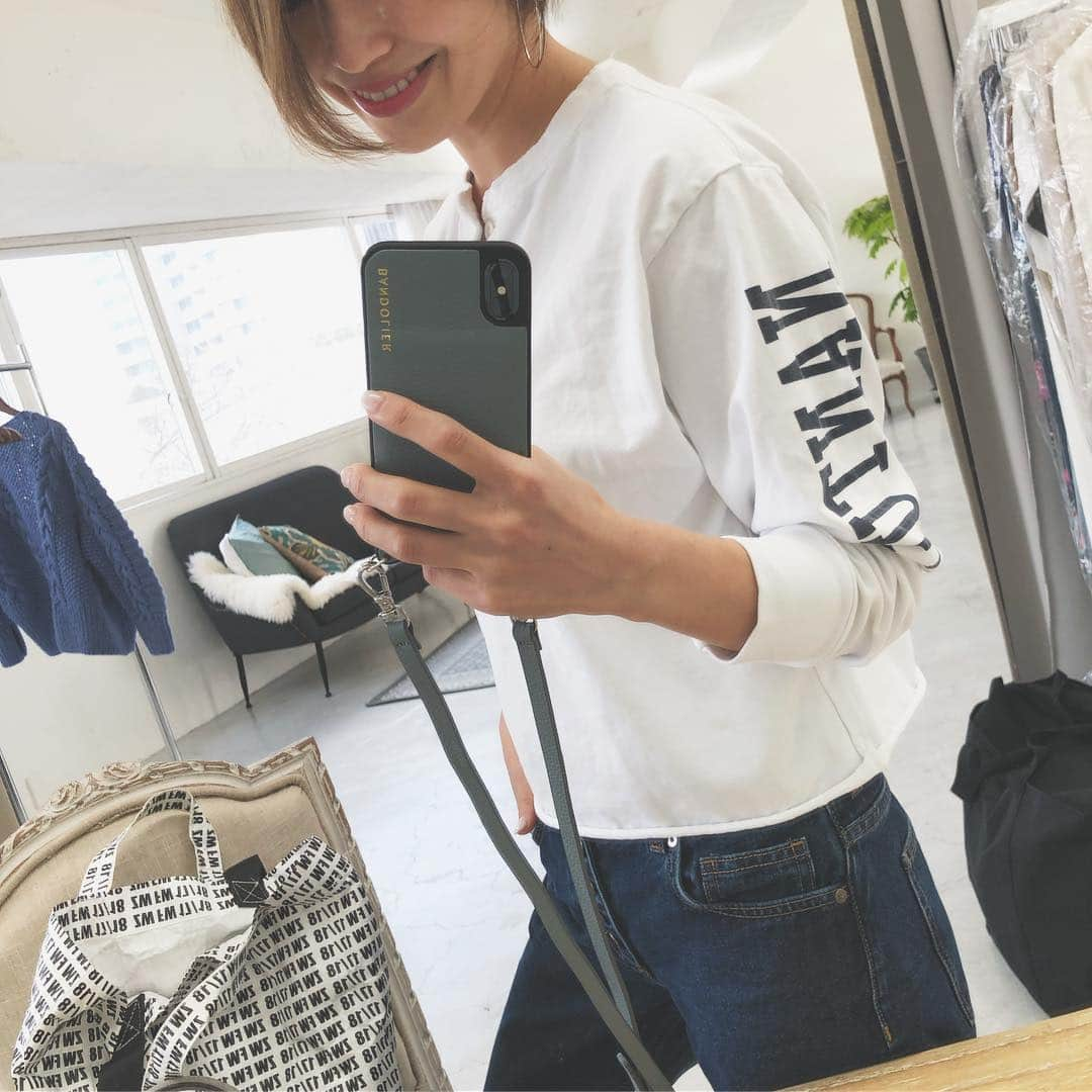 小山田早織さんのインスタグラム写真 - (小山田早織Instagram)「撮影おわり📸﻿ ﻿ ﻿ #knit...#relanrelan  #tops...#brandymelville  #denim...#cos﻿﻿ ﻿﻿ カーデでお出かけできる季節になって高まります☺️🌸﻿ ﻿ ﻿ 明日のヒルナンデスはファッションセンスランキングです💫」3月13日 16時06分 - saorioyamada