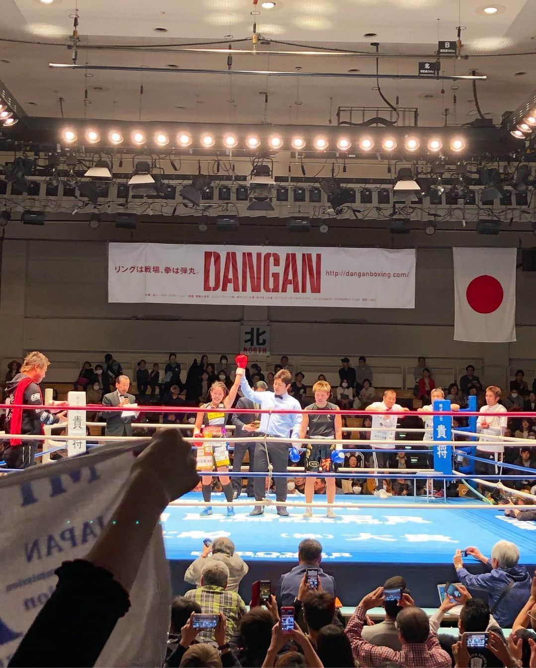 佐野真彩さんのインスタグラム写真 - (佐野真彩Instagram)「女子日本バンダム級タイトルマッチ🥊実代ちゃん、防衛おめでとう🎉㊗️ほんと、かっこよかったですっっっ！！ . #吉田実代 選手 #ボクシング #boxing #女子格闘家 #JBC」3月14日 0時08分 - sano.maya