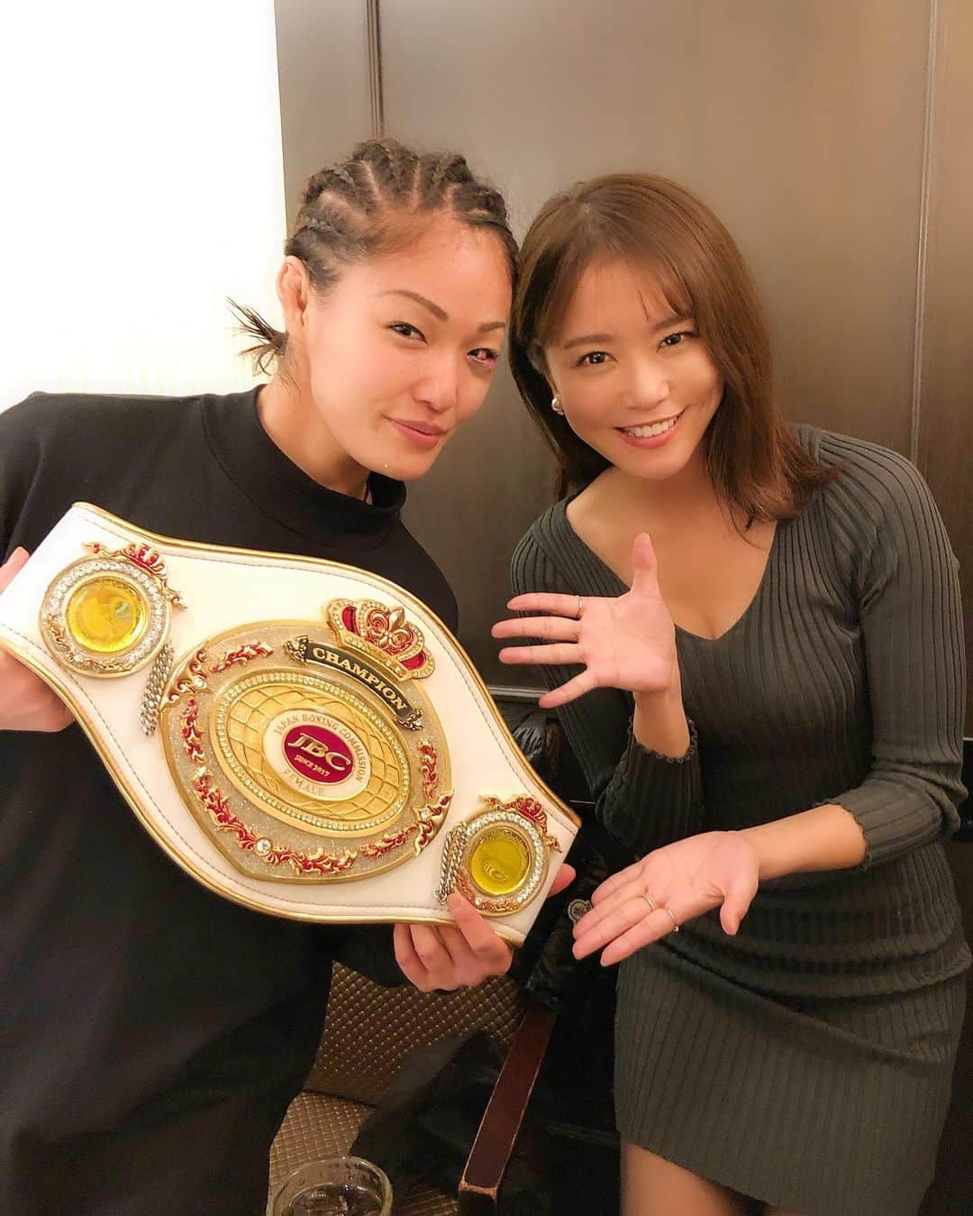 佐野真彩さんのインスタグラム写真 - (佐野真彩Instagram)「女子日本バンダム級タイトルマッチ🥊実代ちゃん、防衛おめでとう🎉㊗️ほんと、かっこよかったですっっっ！！ . #吉田実代 選手 #ボクシング #boxing #女子格闘家 #JBC」3月14日 0時08分 - sano.maya