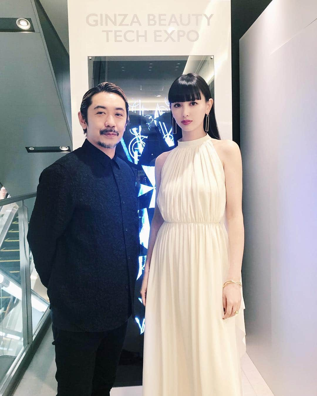 鈴木えみさんのインスタグラム写真 - (鈴木えみInstagram)「デジタルテクノロジーを駆使した美容の祭典「GINZA BEAUTY TECH EXPO～美容の未来に旅をする～」が銀座三越 7階催事会場にて本日から3月18日まで開催‼️ 見たことない最新美容機器が集合しております🤩 本日プレス向けのプレビューと、朝日光輝さんとのトークセッションに参加させていただきました。 ヘアメイクは美舟さん。ツヤピカ肌にしてくれました🥰 使用コスメは発表前のアイテムが含まれているため、解禁になったら美舟さんがインスタにアップしてくれますので気になる方は @mifune2014 をチェックしてね⚠️ 「未来の美容」を、ぜひ体験しに行ってみてください✨」3月13日 19時07分 - emisuzuki_official