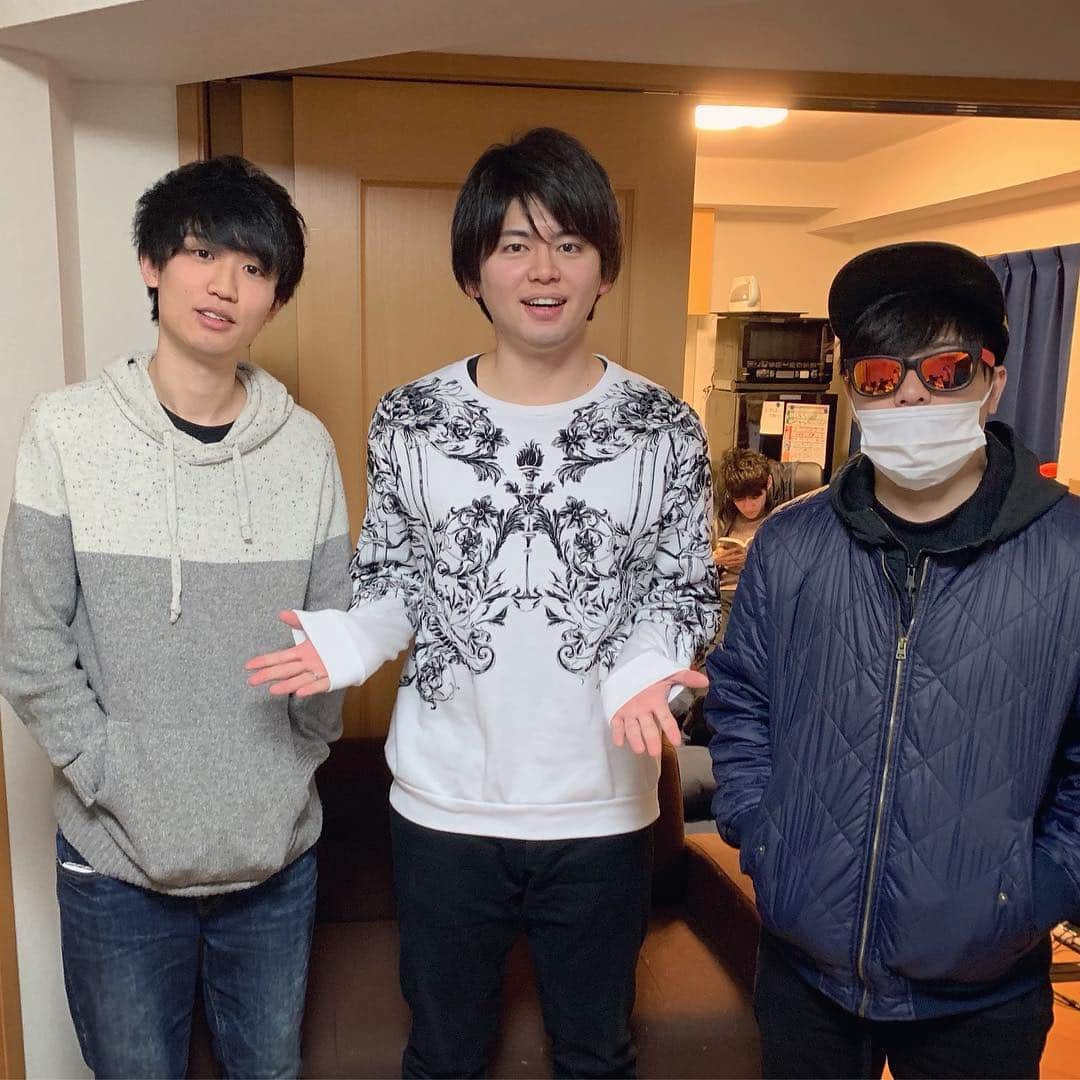 砂川信哉のインスタグラム：「YouTuber歴1日にしてライバロリさん・もこう先生とコラボする男(⌒,_ゝ⌒) . #もこう先生 #ライバロリ #人間本当にびっくりするとマジで言葉が出ない #映り込むだんのうらさん」