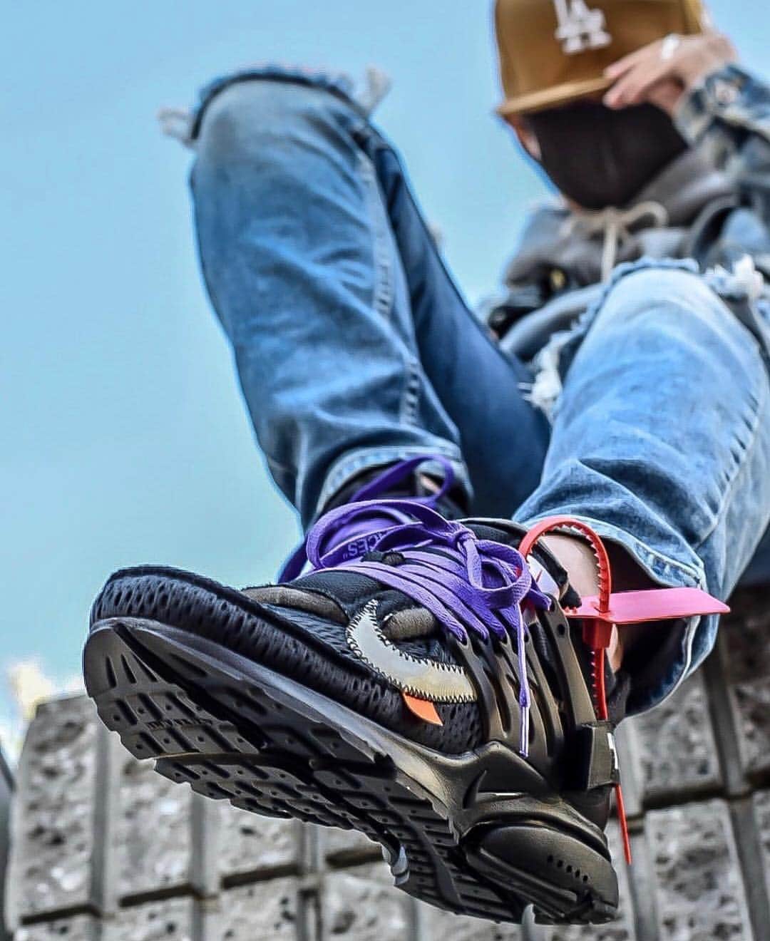 のインスタグラム：「. #streak_gallery . @haykun0827 さんの#nike#offwhite  を1取り入れた1枚📷✨ フォロワー限定リポスト企画 "ストリークギャラリー" あなたのお気に入りコーデをご紹介させていただきます📸 ・ 参加方法はかんたん2ステップ ---------------------------------- 1.@streak_official をフォロー 2.#streak_gallery のハッシュタグをつけてお気に入りコーデを投稿 ---------------------------------- ・ #supreme#yeezy#apparel#ootd#nike#LA#assc#424#vlone#antisocialsocialclub#streak#ストリーク#ストリートファッション#ロサンゼルス#コラボ#ストリート女子#ストリート男子#シュプリーム女子#海外ファッション#足元倶楽部」