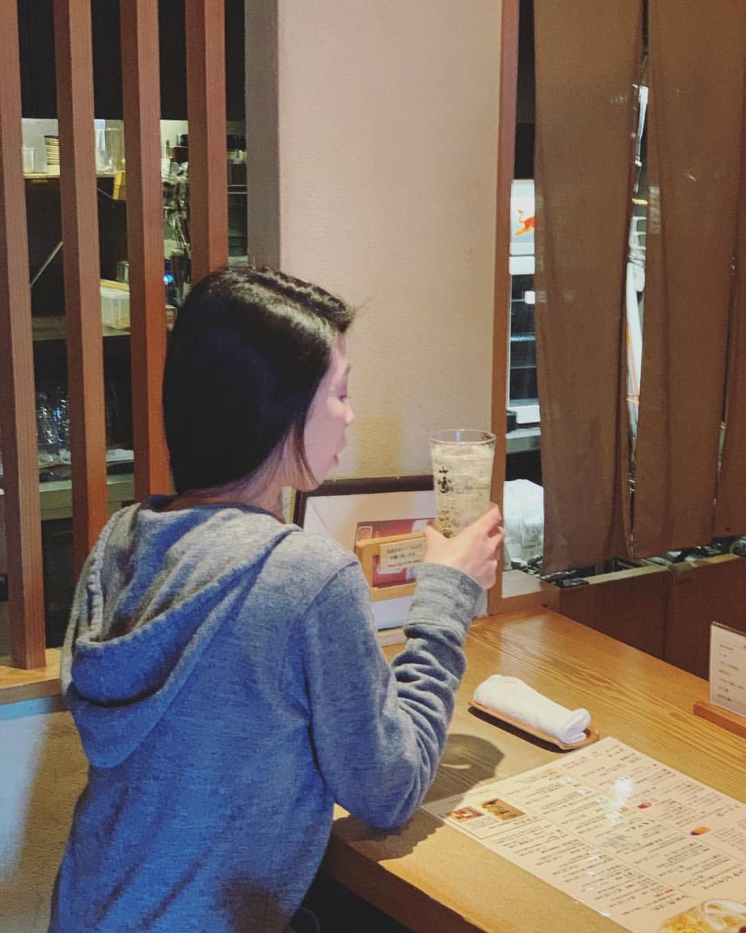 のインスタグラム：「1人で入りづらいとよくお声をいただきますが、カウンター席は1人のお客様もたくさんいらっしゃいます😊 仕事終わりに是非お立ち寄りください〜🤗 #榛名 #西浦和 #埼玉 #浦和  #蕎麦 #居酒屋 #日本酒  #焼酎 #3m #森伊蔵 #魔王 #村尾  #武蔵浦和 #中浦和  #手作り #旬の野菜  #一人でも楽しめる #酒好 #刺身  #ヘルシー #ヘルシーメニュー  #健康 #健康食 #instafood  #グルメ好きな人と繋がりたい」