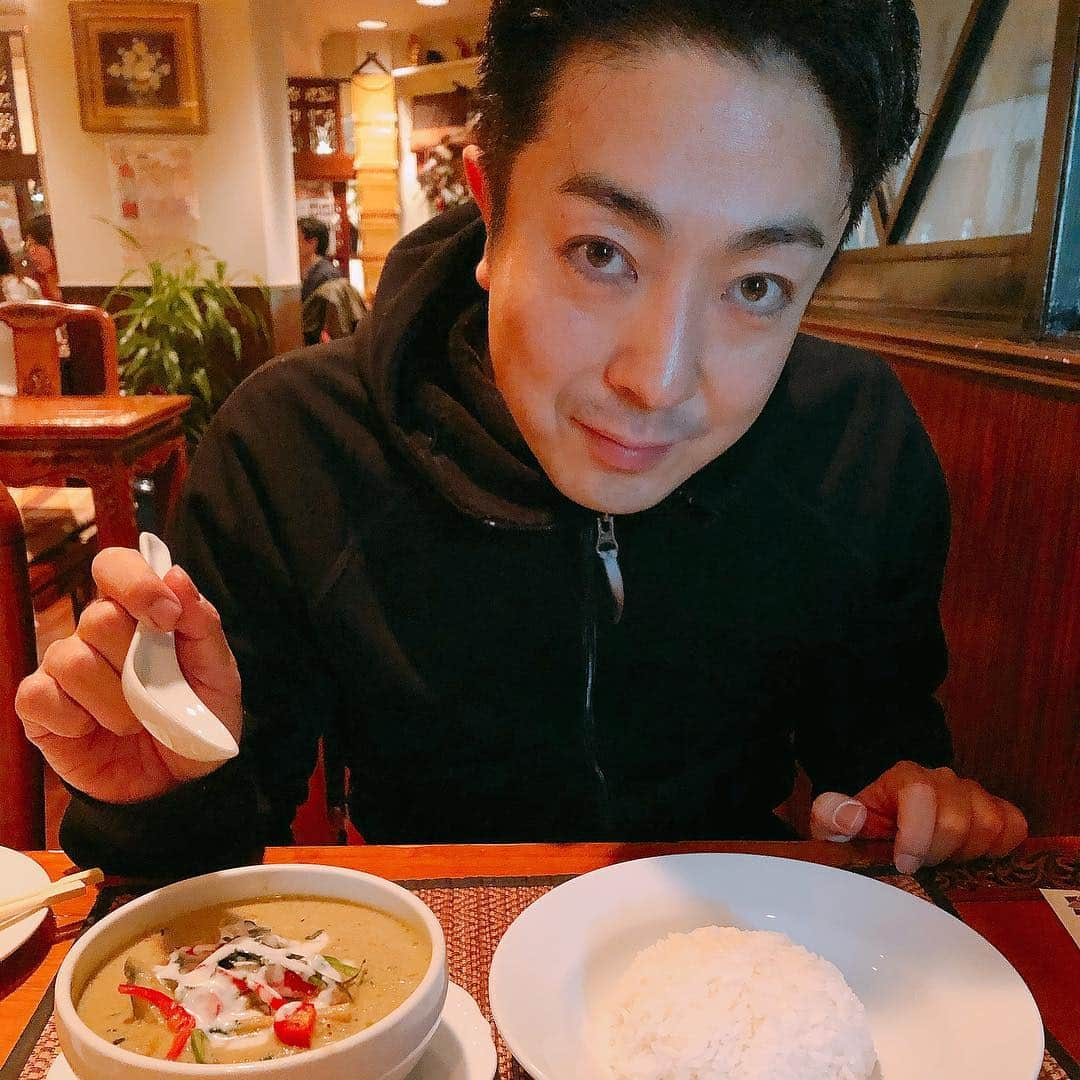 尾上菊之助さんのインスタグラム写真 - (尾上菊之助Instagram)「.﻿ ﻿ 無性にグリーンカレーが食べたくて、舞台終わりにタイ料理屋さんへ。﻿ ﻿ タイの甘いアイスミルクティははじめて飲みましたが美味しかったですよ。﻿ ﻿ #タイ料理  #グリーンカレー #尾上菊之助」3月13日 19時31分 - onoekikunosuke