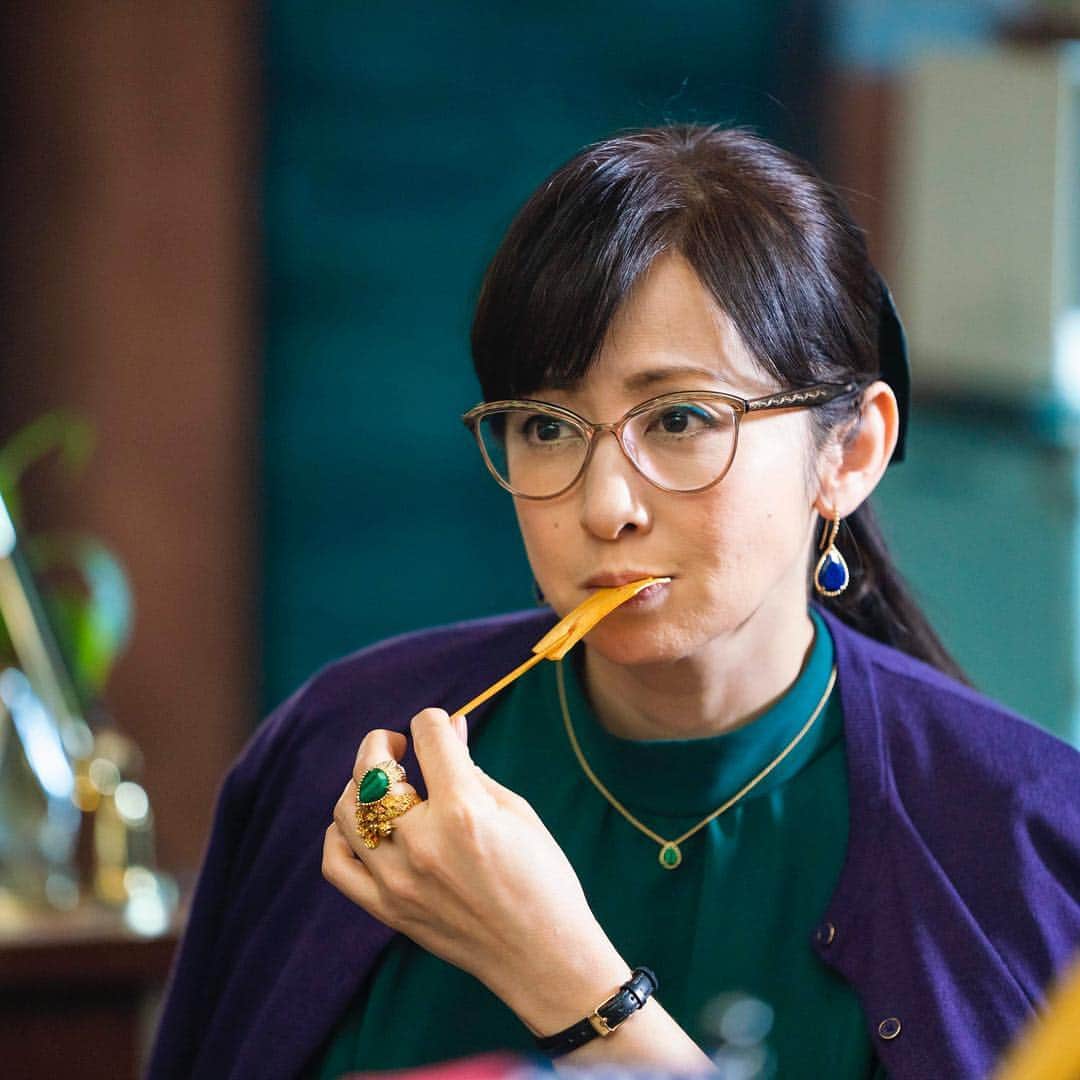 フジテレビ「スキャンダル専門弁護士」のインスタグラム：「真野さんが…🦑🦑！！ #竹内結子 #水川あさみ #中川大志 #泉里香 #バカリズム #斉藤由貴  #ドラマqueen」