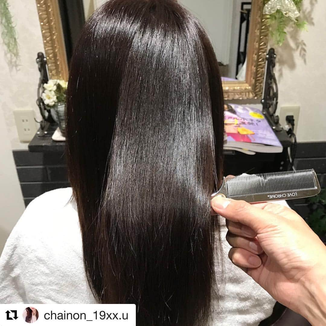 よしむーのインスタグラム：「こちらこそいつもありがとうございます😊 ヘアカラーヘアケアのフルコースで気合いも入ります😂 #Repost @chainon_19xx.u with @get_repost ・・・ ☺︎ ・ 今回も @yoshimura_torte さんに髪の毛やってもらいました～✨ ・ もうツヤツヤすぎて笑えてくるよね！ 2枚目はスローモーション(笑) ・ そして今回はピンク系を希望したらこーんなカラーにして下さったよ！ ブルーピンク？パープルピンク？ うん！よくわからない😊(おい) とにかく透明感ツヤツヤピンク系カラーってことです💜 ・ いつも綺麗をありがとうございます🌼 ・  #Torte #トルテ #大阪 #枚方 #枚方美容室 #枚方美容室Torte #ヘアスタイル #髪質改善 #ヘアカラー #アッシュ #イルミナカラー #ノアカラー #艶髪 #美髪サロン #Japan #hair #发型」