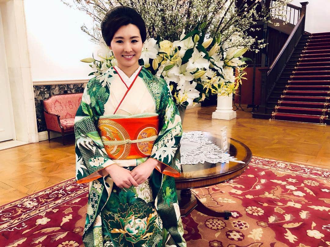 森本麻衣のインスタグラム：「My Kimono🎹👘✨ 先日、 外国のVIPなお客様の会にて、振袖を着てピアノを演奏しました🌈 . 振袖を着て本番を踏むのは 初めてだったけれど、 思ったより全然弾ける👌 no problem🌸 . . 外国のお客様にも喜んで頂けたようで、ほっ😊 . . . . #maimorimoto#piano#pianist#kimono#hurisode#green#tokyo#japan#🎹 #森本麻衣#ピアノ#ピアニスト#振袖#演奏#おもてなし#着物#👘#日本#東京」