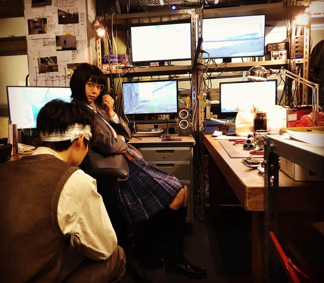 日本テレビ「3年A組-いまから皆さんは、人質です-」のインスタグラム：「信じる❓信じない❓ #菅田将暉 #上白石萌歌 #3A」