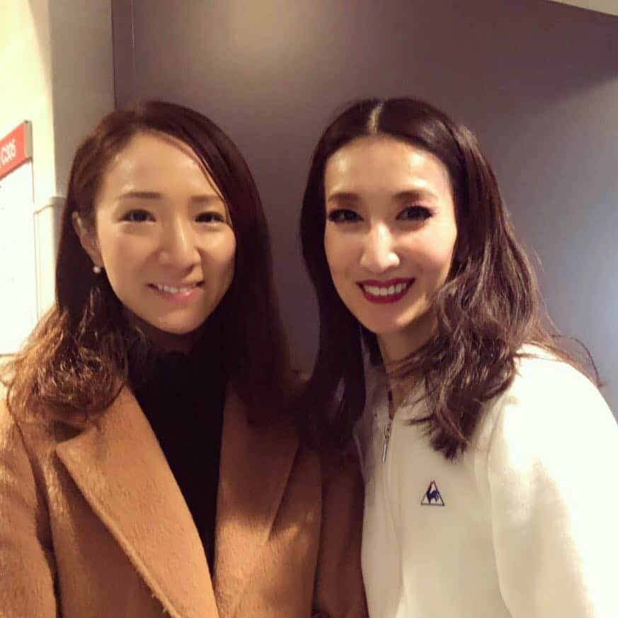 涼瀬みうとさんのインスタグラム写真 - (涼瀬みうとInstagram)「先日観劇しました☺︎ 💘ロミオ&ジュリエット💘 思い入れのある大好きな作品✨ ㅤㅤㅤㅤㅤㅤㅤㅤㅤㅤㅤㅤㅤ #キャピュレット夫人 #春野寿美礼 さん💖💖💖 オサさんの歌声は美しく、鬘もお衣装も似合っていらして、スタイルも抜群で、品がありながらも色気を放つ、素敵なキャピュレット夫人でした✨ ㅤㅤㅤㅤㅤㅤㅤㅤㅤㅤㅤㅤㅤ 下級生の頃、雪組ベルサイユのばらに特別出演されて、数日間ご一緒させて頂いたことはあるけれど、、 いつかちゃんと舞台でご一緒したい！🤢💓 その願いが叶うまでは、、まだまだがんばろうと思いました😤💪 . . #ロミオとジュリエット #ロミジュリ #romeoandjuliet」3月13日 22時02分 - sanae3337777777