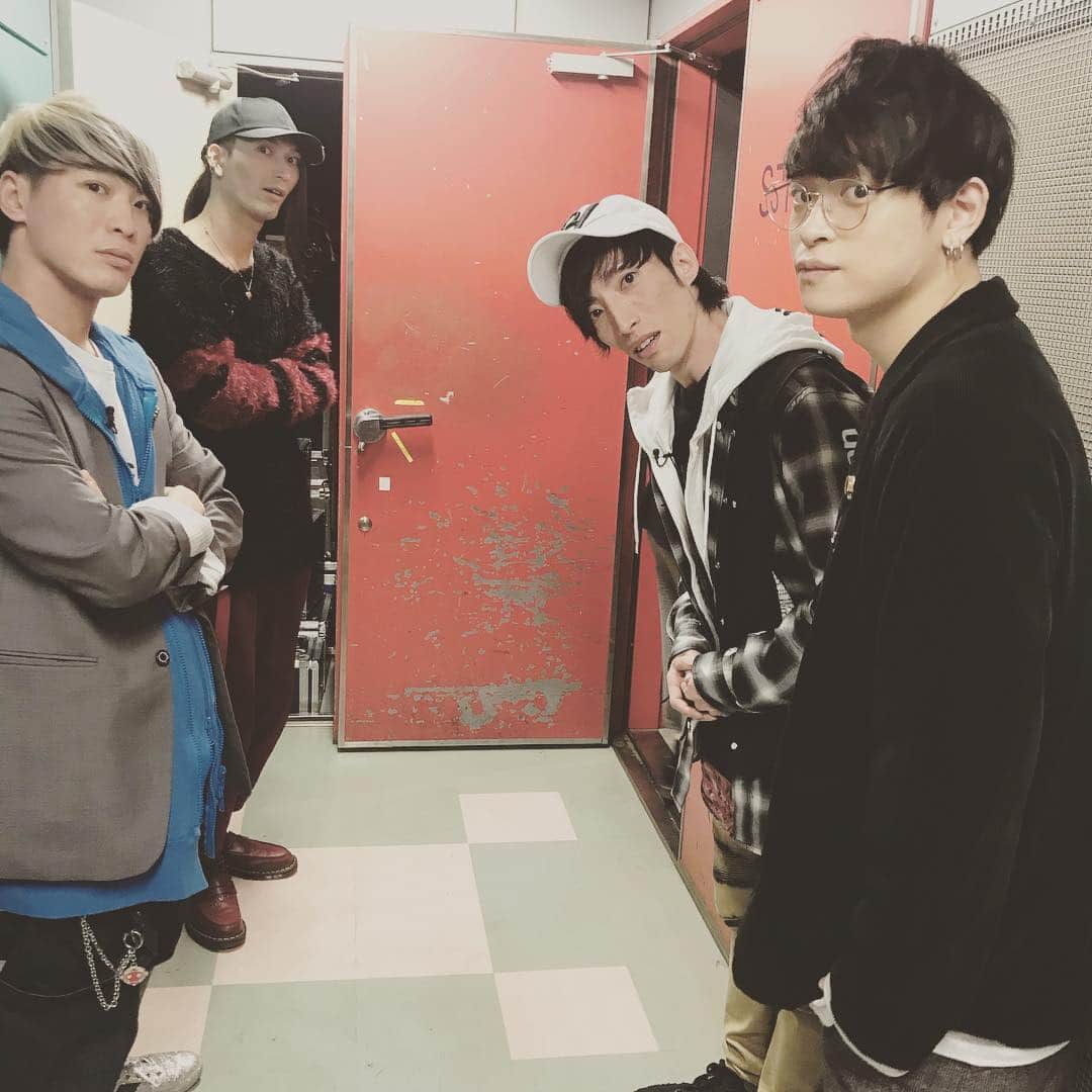 THE ORAL CIGARETTES さんのインスタグラム写真 - (THE ORAL CIGARETTES Instagram)「よよよよるジュ〜😎 今から生出演👍🏻👍🏻👍🏻」3月13日 22時10分 - the_oral_cigarettes_official