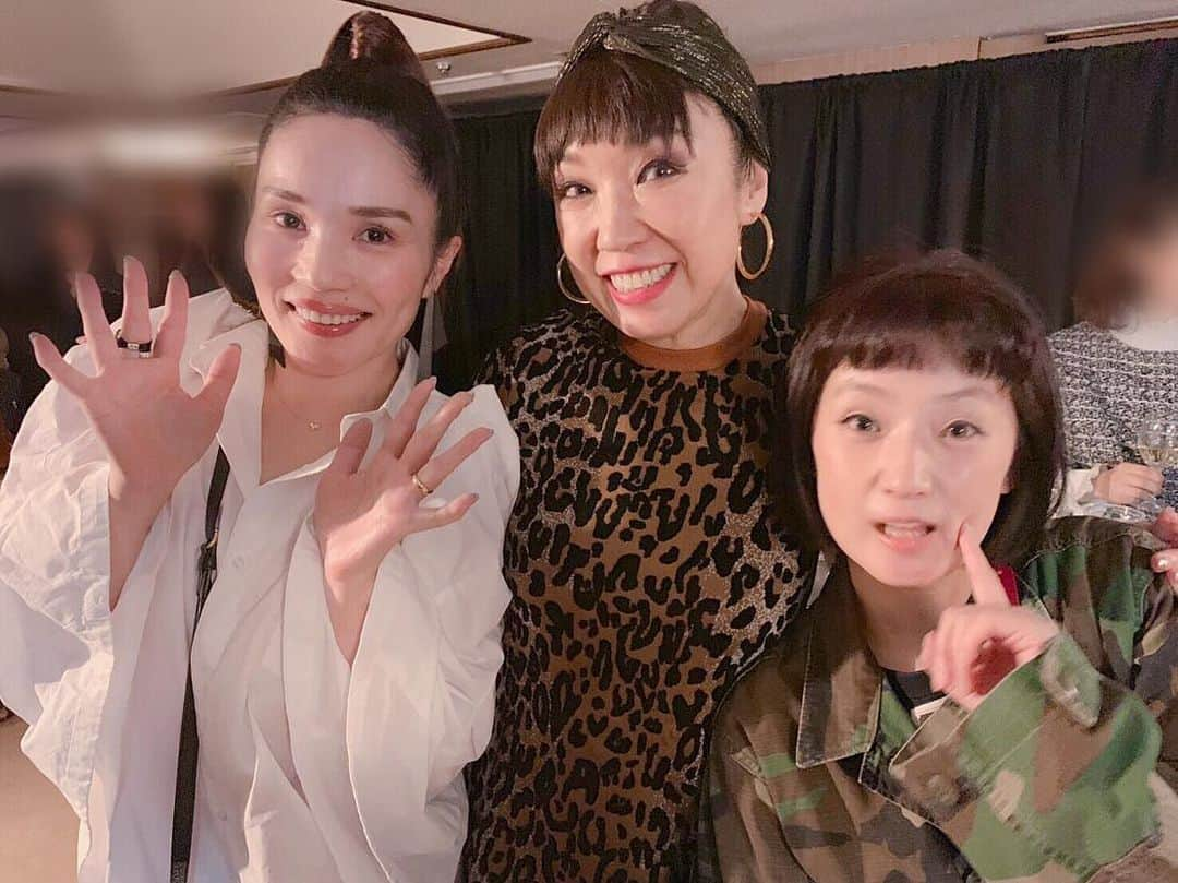 平野ノラさんのインスタグラム写真 - (平野ノラInstagram)「ゆーみんさん㊗️45 🌈🌈🌈🌈🌈🔫 松任谷由実 TIME MACHINE TOUR Traveling through 45years  タイムマシーンに乗って色々な気持ちに出会えたおったまげのぶっ飛び素敵なライブでした✨✨✨ ファンタスティックバブリー！！！ 念願の千秋さんにもやっと会えてうれP〜🍓本名が同じなので勝手に親近感！いつもとってもキュート🍭🍭🍭 バブリーディだったゾ❤️ #松任谷由実 さん #ゆーみん さん #千秋 さん #松任谷正隆 さん #武道館 #45周年 #おめでとうございます  #ありがとうございました #平野ノラ #okバブリー」3月14日 19時44分 - noranoranora1988