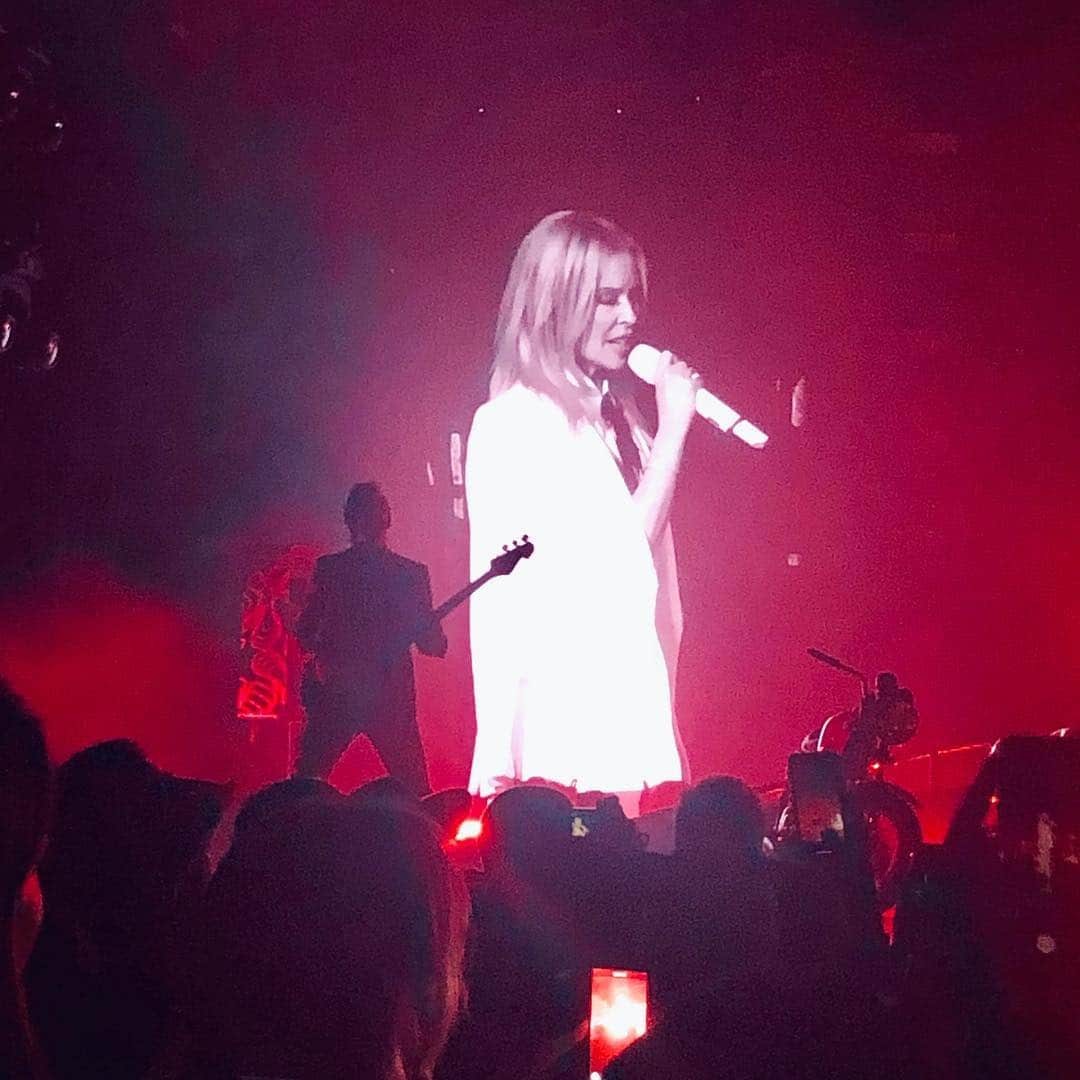 カイリー・ミノーグさんのインスタグラム写真 - (カイリー・ミノーグInstagram)「Melbourne. You blew my mind. Thank you 💛 #GoldenTour」3月14日 0時14分 - kylieminogue